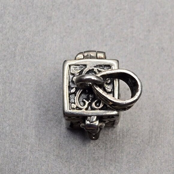 VTG 925 Sterling Silver 3D Prayer Box Pendant .75" Repoussé Design Signed DHS - Picture 7 of 12